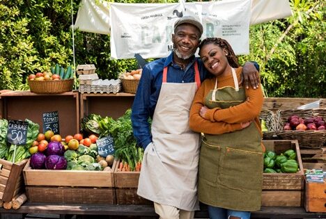 farmers-market-couple-from-msi